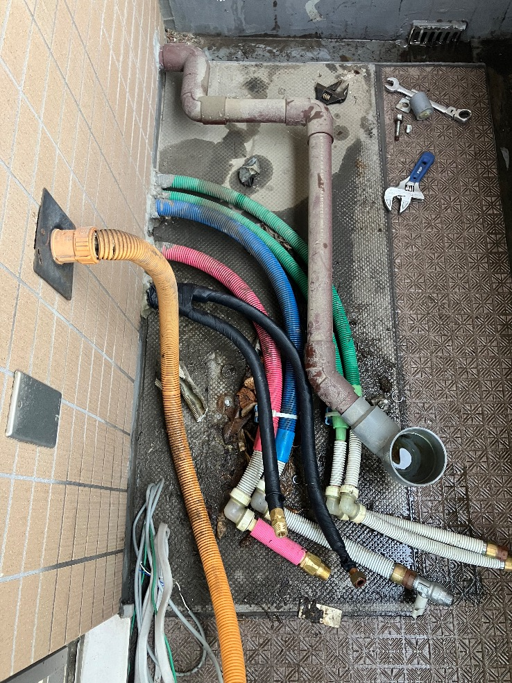コロナエコキュートCTU-H3024A2からコロナエコキュートCHP-ED302AZ1｜エコキュート交換工事｜埼玉県越谷市南越谷｜マンション｜ディークラディア新越谷