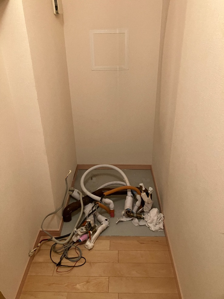 既設撤去済みから三菱エコキュートSRT-S376|エコキュート交換工事|東京都台東区浅草|マンション|エスポワール浅草