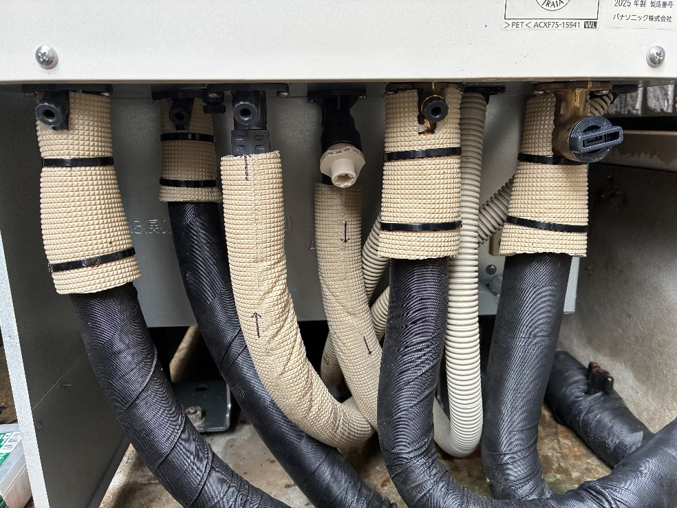コロナエコキュートCHP-H33022A2からパナソニックエコキュートHEーH37LQS｜エコキュート交換工事｜埼玉県さいたま市北区日進町｜２台同日工事｜エコるーぷ配管