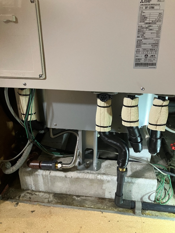 三菱電気温水器SRT-4667WFUM-BLから三菱電気温水器SRT-J37WD5｜電気温水器交換工事｜神奈川県横浜市神奈川区菅田町｜マンション｜ローズハイツ