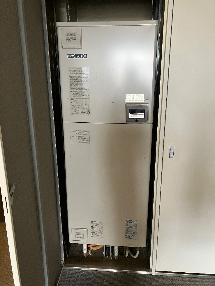 三菱電気温水器SRT-3768WFUD-BLからコロナ電気温水器UWH-37X2A2U-2|電気温水器交換工事|東京都新宿区|マンション|新宿山吹アインスタワー