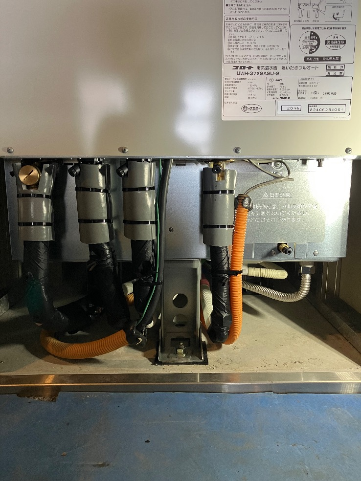 三菱電気温水器SRT-3768WFUD-BLからコロナ電気温水器UWH-37X2A2U-2|電気温水器交換工事|東京都新宿区|マンション|新宿山吹アインスタワー