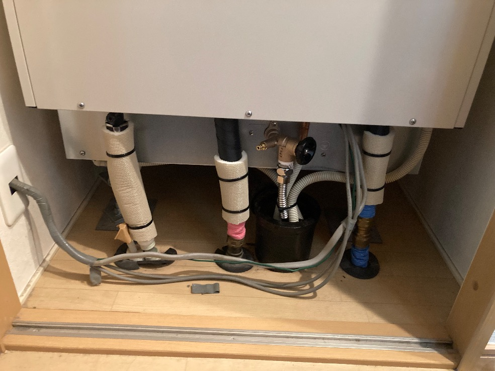パナソニック電気温水器DH-37G3SUBMからパナソニック電気温水器DH-37G6SUM|電気温水器交換工事|神奈川県川崎市高津区 |マンション|メイプルコート