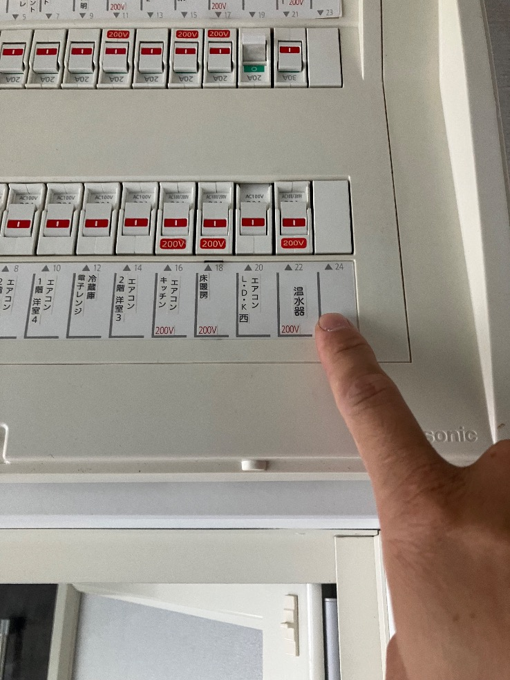 コロナエコキュートCTU-46AX2からダイキンエコキュートEQX46ZFV｜エコキュート交換工事｜埼玉県朝霞市根岸台｜
