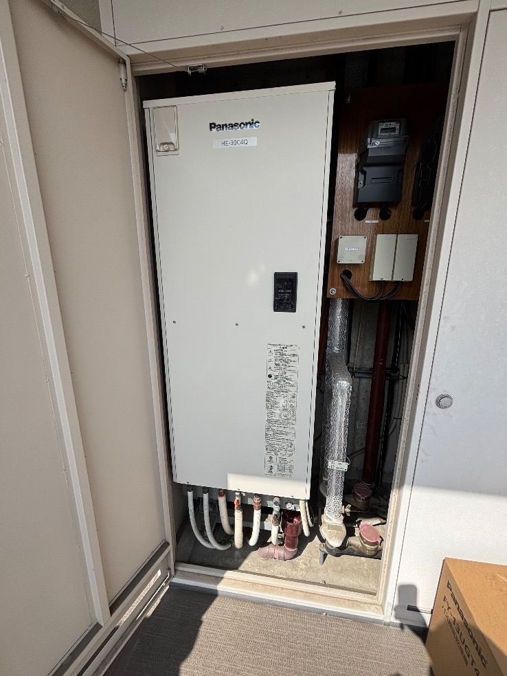 パナソニックエコキュートHE-30C4QからコロナエコキュートCHP-S30AZ1-1｜エコキュート交換工事｜東京都江東区大島｜マンション｜ザ・ミッドランドアベニュー