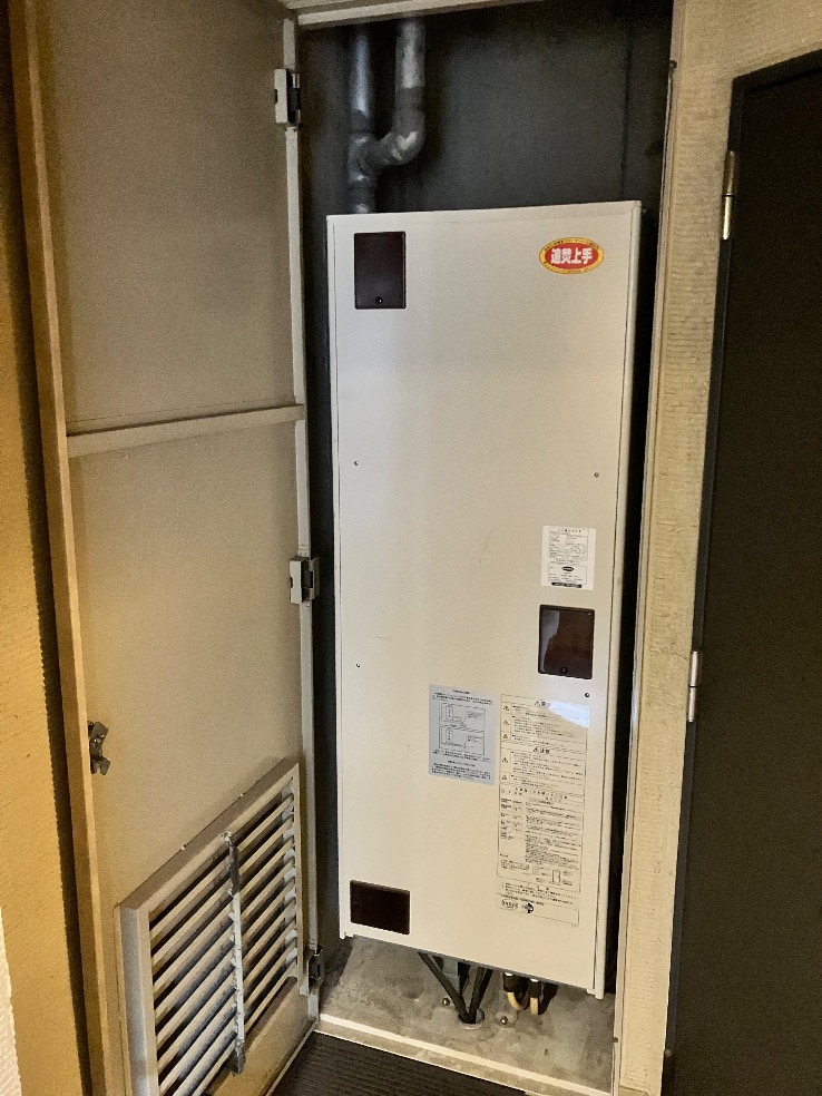 日立電気温水器BE-F37BWUからコロナ電気温水器UWH-37X3A2U-12｜電気温水器交換工事｜東京都杉並区阿佐谷北｜マンション｜ サーパス阿佐ヶ谷中杉通り