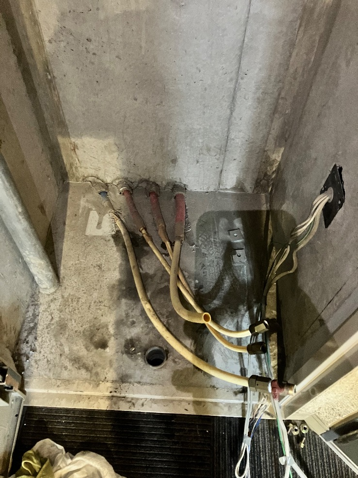 日立電気温水器BE-F37BWUからコロナ電気温水器UWH-37X3A2U-12｜電気温水器交換工事｜東京都杉並区阿佐谷北｜マンション｜ サーパス阿佐ヶ谷中杉通り
